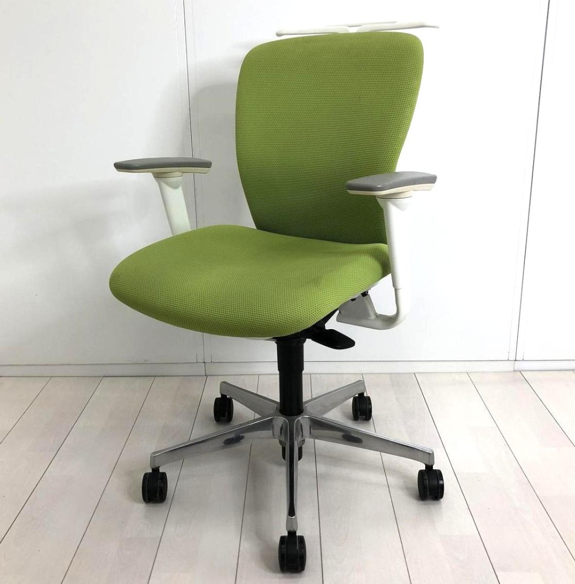 【スタンダードなデザインで快適な座り心地！】■オカムラ　カロッツァチェア　可動肘付　ライムグリーン　☆人間工学を取り入れたワーキングチェア！【Okamura　Carrozza】
                        スラート
                                    中古
            
