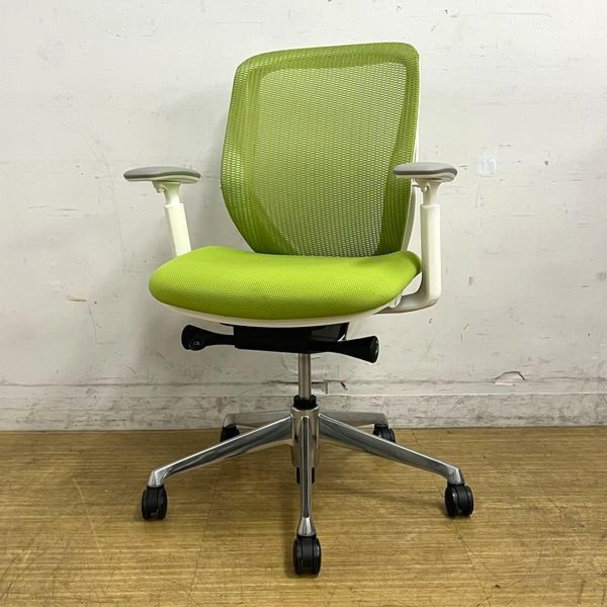 【2020年製】オカムラ　シルフィー　ローバック　メッシュタイプ　アジャストアーム搭載　ライムグリーン×ホワイトフレーム　ポリッシュ脚　前傾機能搭載の人気モデル
                        シルフィーメッシュ
                                    中古
            