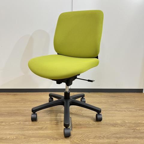 【在庫入替セール】イトーキ　トルテチェア　肘無しローバック　モスグリーン×ブラックフレーム　シンプルなつくりの定番モデル