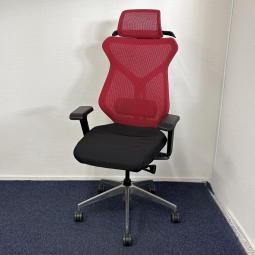【理想的な姿勢を追求した特徴的なデザイン！座り心地も快適なハイバックチェア！】■イトーキ(ITOKI)製　セクア(Sepua)チェア　肘付き　ハイバックチェア　背面メッシュ　■可動肘・ランバーサポート・ヘッドレスト・ハンガー付　■背面：レッド/座面：ブラック