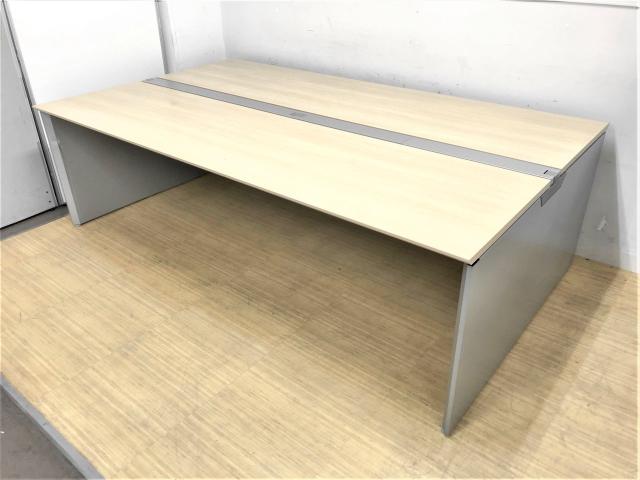 【店頭に在庫あります】オカムラ　プロユニットフリーウェイ　フリーアドレスデスク　W4000（2000＋2000）×D1400　天板：ネオウッドライド　脚：シルバー　8名掛け想定　1人当たりW1000のコンパクトサイズ