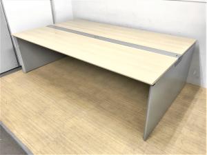 【店頭に在庫あります】オカムラ　プロユニットフリーウェイ　フリーアドレスデスク　W4000（2000＋2000）×D1400　天板：ネオウッドライド　脚：シルバー　8名掛け想定　1人当たりW1000のコンパクトサイズ