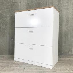 【大きく開いて収納物が見やすく、収納力も抜群！フラットで美しいホワイト書庫！】■イトーキ(ITOKI)製 　エスキャビネット(eS)シリーズ　3段ラテラル　ローキャビネット　H1120㎜　■天板：木目ナチュラル　■ホワイト　■シリンダー錠【弊社使用欄：A01042586】【ID】