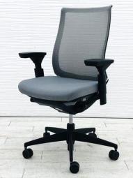 前傾から後傾まで様々な姿勢をサポート！ワンランク上の座り心地！使い勝手抜群のタイプ！
■コクヨ/ベゼル（Bezel）/ソフトグレー