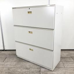 【在庫入替セール品！】オフィスの大定番！3段引き出し型のラテラルキャビネット！シリンダー錠でセキュリティ面もばっちり！
■イトーキ/シンライン（THIN LINE CABINET）/ホワイト　※取っ手に若干日焼有