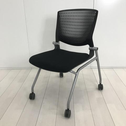 【座面がたためるネスティング仕様！】【定番人気のブラックカラー！スタイリッシュで快適な座り心地！】【会議室にもおススメ！】■ネスティングチェア　■ブラック　■背面樹脂メッシュ　■キャスター付【HU】【関東倉庫在庫品】【弊社使用欄：A01023789】