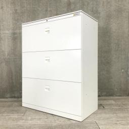 ■オカムラ(okamura)製　SAデュオラインシリーズ 　3段ラテラル　ローキャビネット　W900×D450㎜　■天板付　■シリンダー錠　■ホワイト【弊社使用欄：A01048849】【ID】