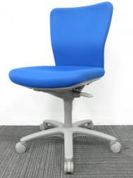 【ワーキングチェアの定番モデル！】■オカムラ（okamura）　カロッツァ（Carrozza）チェア　ローバック　肘無　ブルー　中古　福岡　博多　天神　九州最大級《オフィスバスターズ福岡博多店は、福岡を拠点として、日本全国へ中古オフィス用品・オフィス家具を提供しております》