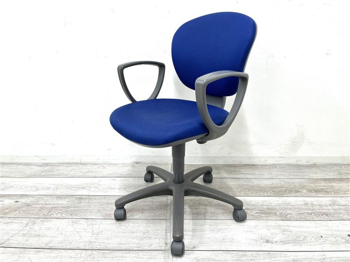 【定価約5万円】【人気なブラックカラー！分厚いクッションで座り心地も抜群！】■コクヨ製　レグノ２　■ブルー　肘付OAチェア
                        レグノチェア2
                                    中古
            
