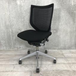 【在庫入替セール品】不動の人気/オススメ/高級　オカムラ（okamura）製　バロンチェア（Baron）　肘無し　ローバック　■ブラック　　■メッシュ背面