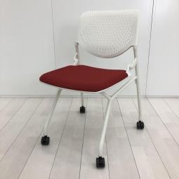 【4脚限定】【背のスリットデザインはベンディング機能！体にフィットするので快適！】■オカムラ(okamura)製　ルナ(RUNA)チェア　肘無　ネスティングチェア　ミーティングチェア　■背面樹脂メッシュ　■キャスター付き　■レッド×ホワイトシェル