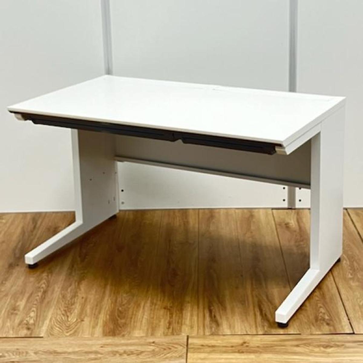 ★【T2】【商品入替のため、残り4台限り】コクヨ製　人気のIS(アイエス)　ホワイト　定番のW1200サイズ　W1200xD700xH720　事務用デスク　W1200平机！！
                        iSシリーズ
                                    中古
            