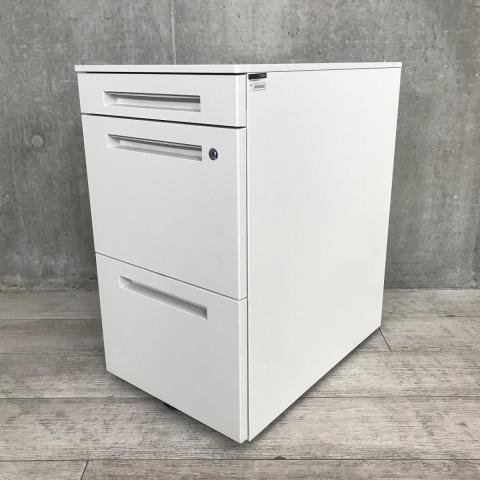 【16台大量入荷!】【収納力抜群!高さ680mmの3段ワゴン!フリーアドレスデスクのお供に!】■イトーキ(ITOKI)製 CZR 3段ワゴン フリアド用ワゴン H680㎜ ■シリンダー錠 ■ホワイト【K1】■オフィスバスターズ梅田本店