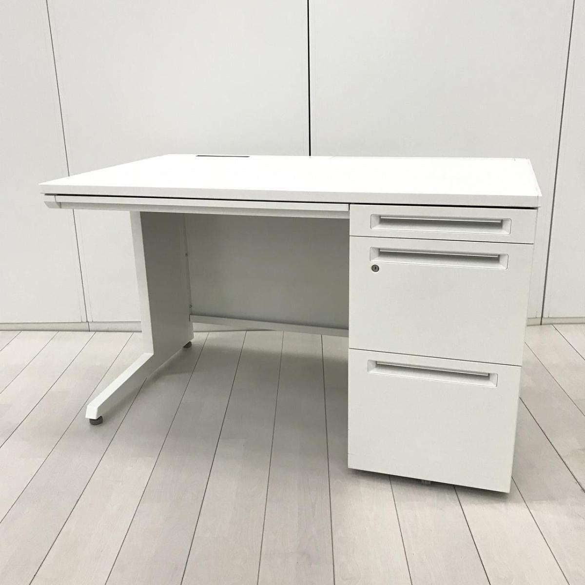 【収納も充実で使いやすい！幅1200㎜の定番人気サイズ】■オカムラ（okamura）製　アドバンスシリーズ　片袖机　W1200×D700㎜　■シリンダー錠　■ホワイト【2601】弊社使用欄【A01055782】
                        アドバンス
                                    中古
            