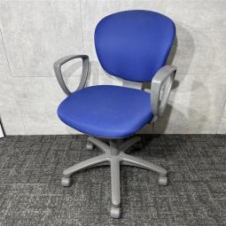 【コスパ抜群チェア！無駄のないデザインが人気！】コクヨ　レグノ2　肘付　ローバック　ブルー　中古　《オフィスバスターズ福岡博多店は、福岡を拠点として、日本全国へ中古オフィス用品・オフィス家具を提供しております》