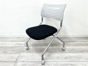 【定価約3万円】【座面折り畳み可能！省スペースにおすすめなネスティングpチェア】■井上金庫　MSCシリーズ　■ネスティングチェア　■座ブラック×背ホワイト
