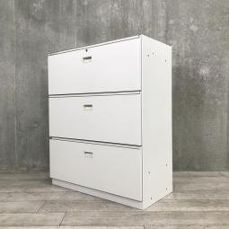 【関西倉庫在庫品】■イトーキ（ITOKI）製　シンラインシリーズ （THIN LINE）　３段ラテラル書庫　ローキャビネット　■ホワイト　■シリンダー錠　【A4ファイルも沢山収納可能！　ホワイトカラーの人気シリーズ３段ラテラル書庫！】