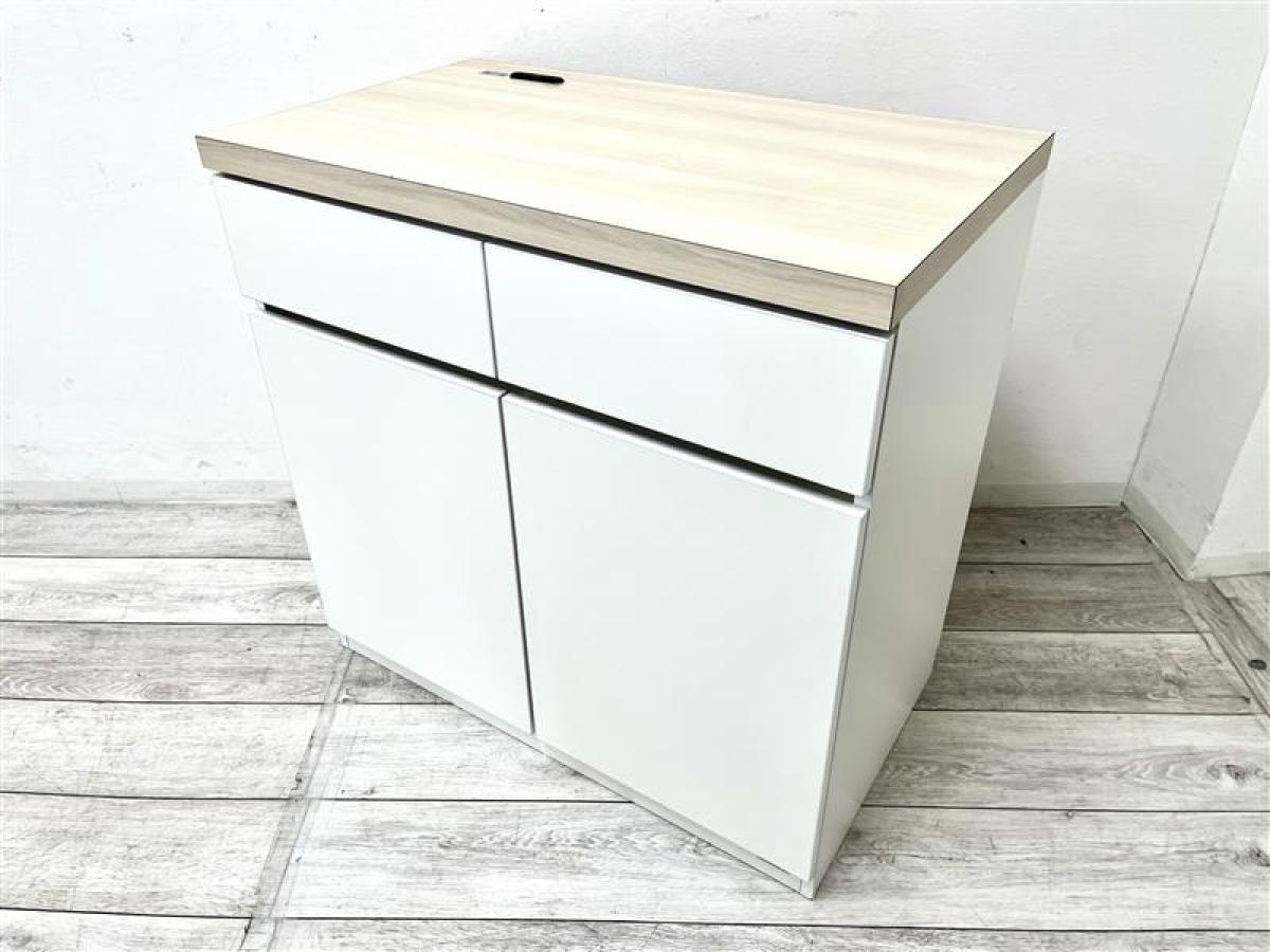 【定価約15万円】【ホワイトのボディにナチュラルな天板がおしゃれなキッチンキャビネット！】■オカムラ　アルトピアッツァ　■キッチンキャビネット　■引き出し・両開き　■コンセントユニット付
                        その他シリーズ
                                    中古
            