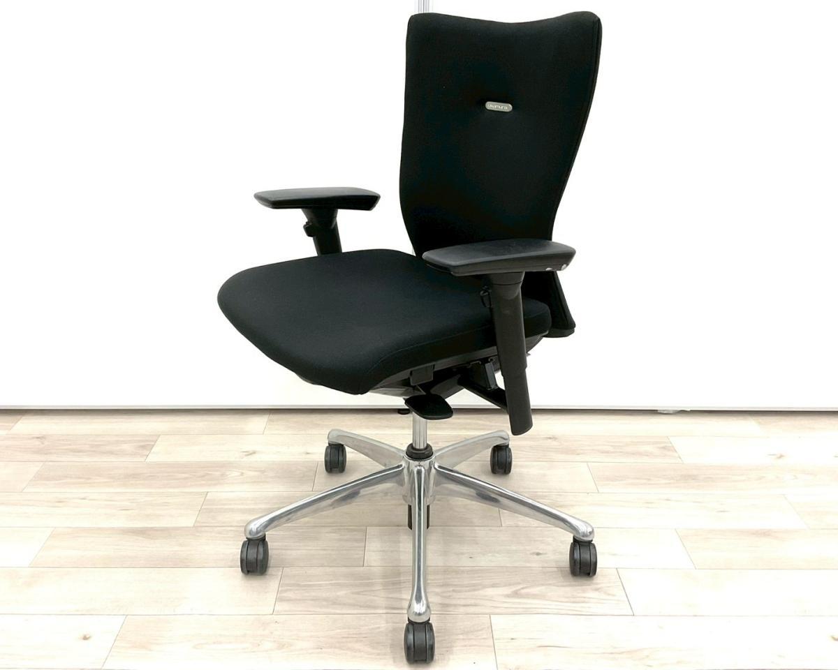 【背あてのしなやかな曲線が背中にフィット！快適な座り心地に高級感のあるデザインが人気！】■オカムラ(okamura)製　フィーゴ(feego)チェア　肘付き　ミドルバック　■可動肘　■ブラック【弊社使用欄：A01041390】【SN】
                        フィーゴチェア
                                    中古
            