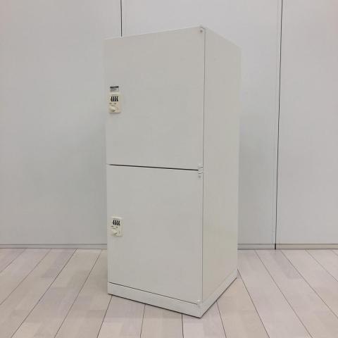 【上下2段で省スペース化に貢献!ダイヤル錠のため鍵紛失の心配なし!】■オカムラ(okamura)製 レクトラインシリーズ 2人用ロッカー W450×H1115㎜ ■ホワイト ■ダイヤル錠【弊社使用欄:A01034980】【SN】