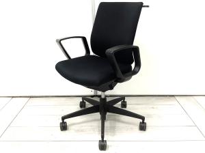 ★コクヨ製　ウィザード2　ブラック　肘付き　ローバック　ループ肘※固定肘　サークル肘　ランバーサポート・ハンガー付き　万人受けするしっかりした座り心地！　肘付きローバックチェア！！