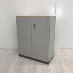 【Ａ４ファイルも3段分収納可能！】■内田洋行（UCHIDA ）製　SU-Ⅱシリーズ　両開き書庫　腰高サイズ　W900×D450×H1130mm　■ナチュラルカラーの天板付き！　■ニューグレー　オフィスバスターズ　神戸・三宮店