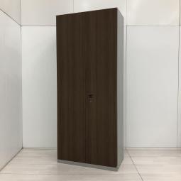 【オフィス書類をスッキリ整理！豊富な収納スペース！】■オカムラ/レクトラインシリーズ　両開き書庫　ハイキャビネット　W900×D450×H2100mm　■グレー（扉が木目ブラウン）　■シリンダー錠【HU】【関東倉庫在庫品】【弊社使用欄：A01050875】