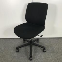 【シンプルデザイン！コンパクトに使えて優しい使い心地！】■イトーキ（ITOKI）製　トルテ（R）チェア　肘無　ローバック　ブラック　中古家具　九州最大級《オフィスバスターズ福岡博多店は、福岡を拠点として、日本全国へ中古オフィス用品・オフィス家具を提供しております》