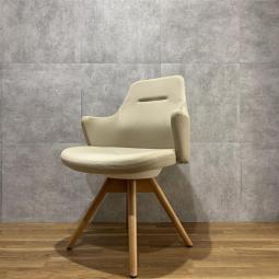 【西】～訳アリ価格～【訳アリ】【オカムラ製】【ライブス】【アイボリー】【ミーティングチェア】【チェア】【椅子】【イス】【格安】【安い】【メーカー】【レイアウト変更】【模様替え】