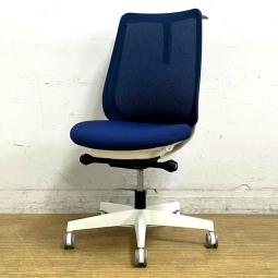 【在庫入替セール】オカムラ Potam(ポータム) スタンダードバック 背メッシュタイプ 肘無しモデル ミディアムブルー×ホワイトフレーム コートハンガー付き【愛知・名古屋・豊田・静岡・浜松】