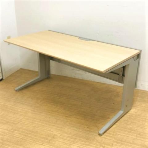 フリースタンディングデスク　オカムラ　プロユニット　平机　ナチュラル天板（MK37）/Ｌ字脚　　W1400のゆったりサイズ　幕板付き　スタイリッシュなデザインに定評あり