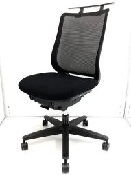 【シンプルなデザインと快適な座り心地を誇る人気チェア！通気性の良いメッシュ仕様！テレワークにも最適！】■コクヨ(KOKUYO)製　 ミトラ(Mitra)チェア　肘無ローバック　背面メッシュ　■ハンガー付　■ブラック