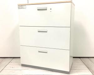 【ナチュラル調天板が人気の引き出し式書庫！】■プラス（PLUS）製　L6シリーズ　3段ラテラル　ローキャビネット　H1120㎜　■シリンダー錠　■ホワイト×ナチュラル木目調天板付き　【弊社使用欄：A01035218】