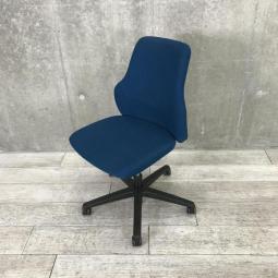 【奥深くゆったりと座れて機能も充実！ラウンジソファをイメージしたデザインがおしゃれ！女性に人気のフォルム！】■コクヨ（KOKUYO）製　 グーフォ（Gufo）チェア　肘無し　ローバック　■プルシアンブルー オフィスバスターズ　水戸サテライト　日立市、常陸太田市、高萩市、北茨城市、常陸大宮市、大子町 ひたちなか市