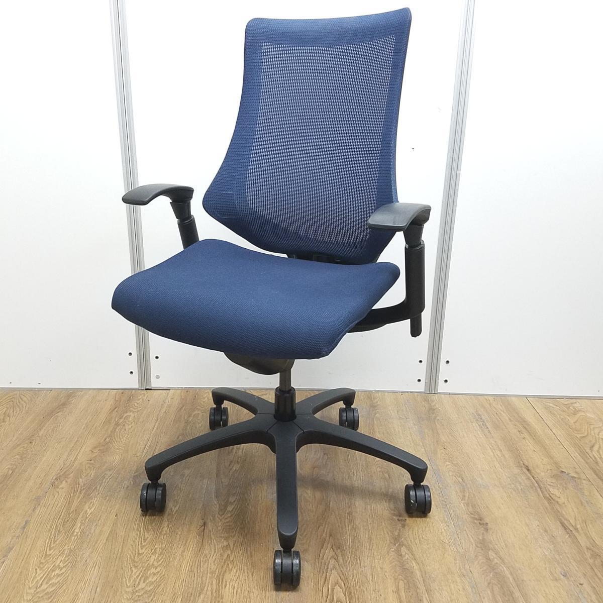 【T1】【T12】【商品入替のため、残り5脚限り】イトーキ製　エフ（f）　ネイビーブルー　ブラックフレーム　背もたれメッシュ　肘付き　ハイバック　アジャスタブル※可動肘　姿勢の変化にフレキシブルに対応！　肘付きハイバックチェア！！
                        エフメッシュ
                                    中古
            