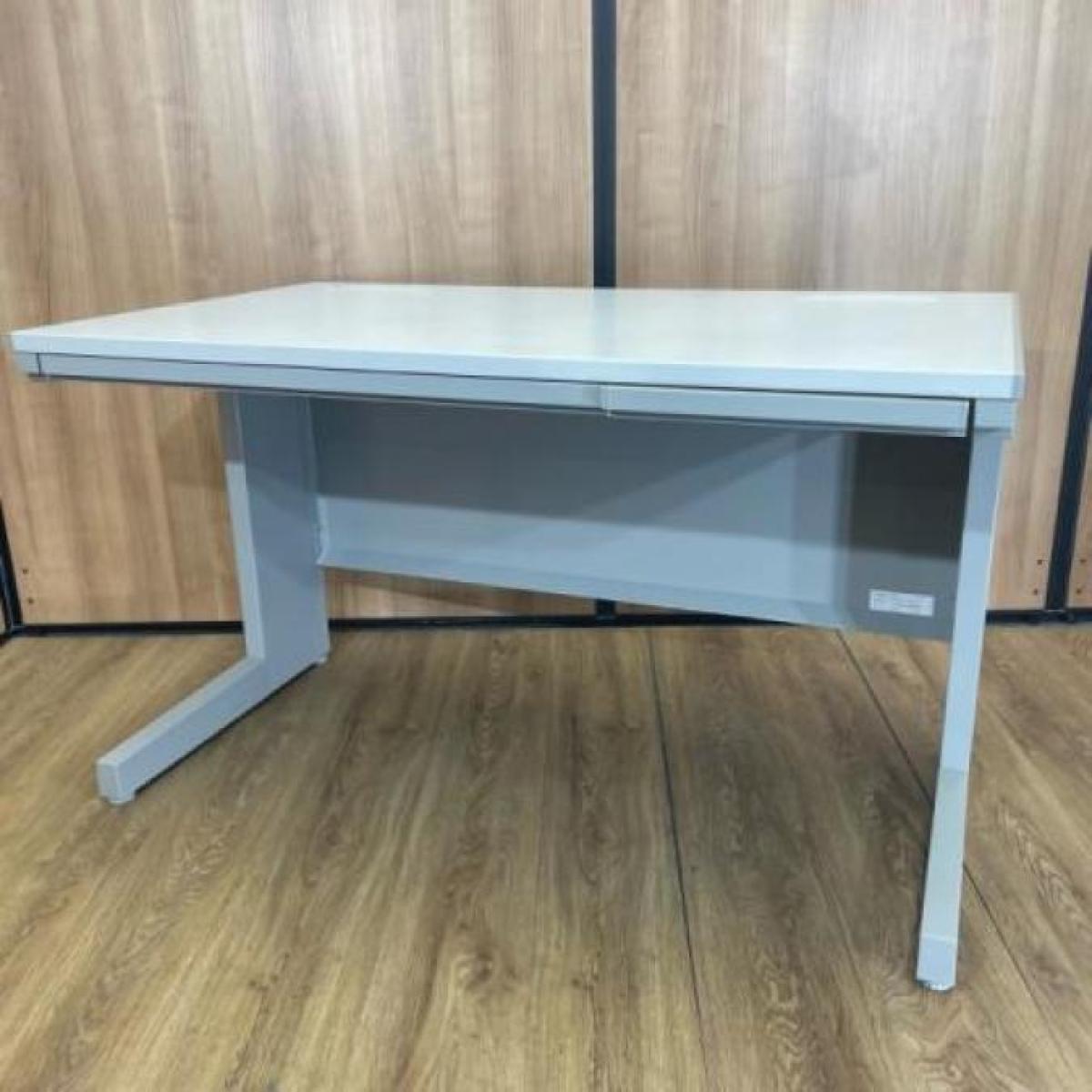 【W1200mm内田洋行製の平机が3台入荷！】◆ウチダ　スカエナ　グレー　中古家具　九州最大級《オフィスバスターズ福岡博多店は、福岡を拠点として、日本全国へ中古オフィス用品・オフィス家具を提供しております》
                        スカエナ
                                    中古
            