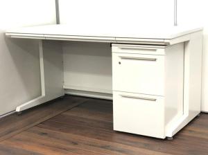 【西】～プロのワークスペースをつくる、オカムラ品質の実力デスク。～【オカムラ】【アドバンスシリーズ】【平机＋3段ワゴン】【デスク】【机】【ワゴン】【W1400㎜】【福岡オフィス家具】【福岡中古家具】【中古事務什器】【収納】【格安】【安い】