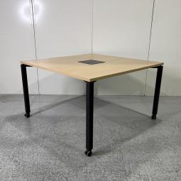 【使い方は自由自在！フレキシブルなレイアウト変更にも対応！/正方形】【関西倉庫在庫】■コクヨ(KOKUYO)　ワークテーブル　W1200×D1200mm　キャスター付　■WORKFIT(ワークフィット)シリーズ　ホワイト　≪弊社使用欄：A01056919≫