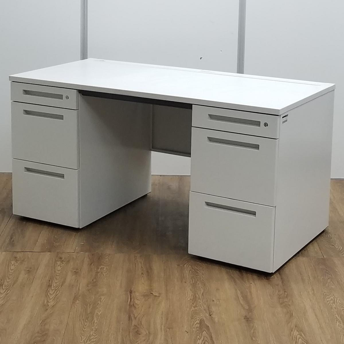 イトーキ　CZRデスク　両袖机　W1400サイズ　ホワイト天板　配線カバー付き　鍵付き　シリンダー錠
                        CZRデスク
                                    中古
            