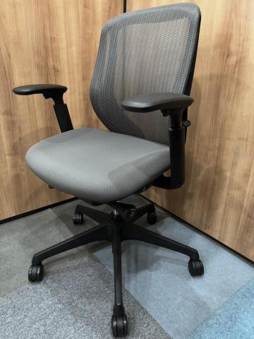 【中古】シルフィーメッシュ  オカムラ（okamura） 肘付ローバックチェア