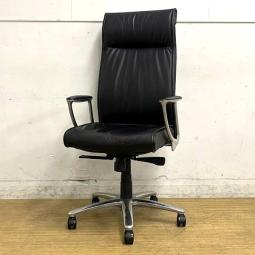 【在庫入替セール】オカムラ　CEシリーズ　RXタイプ（オープン肘）　エクストラハイバックチェア　革張り（ブラック）　※上下昇降のガス圧劣化あり・革に強いヨレあり