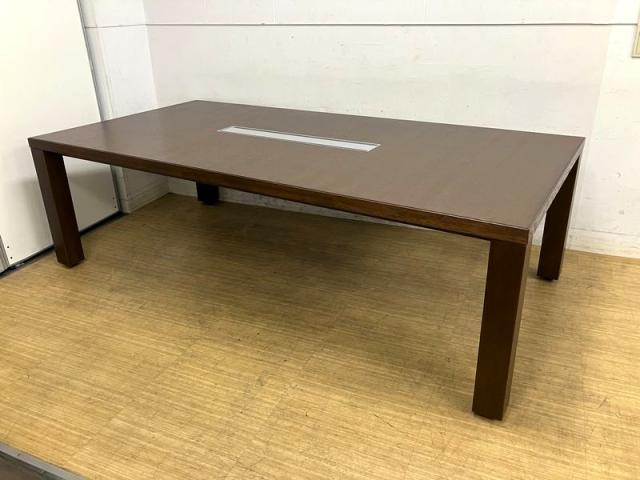 【定価80万円以上】コクヨ(KOKUYO)大型会議用テーブル WT-70シリーズ 配線あり 濃い目のブラン調の木目で重厚感を演出 W2400×D1200の6名推奨サイズ