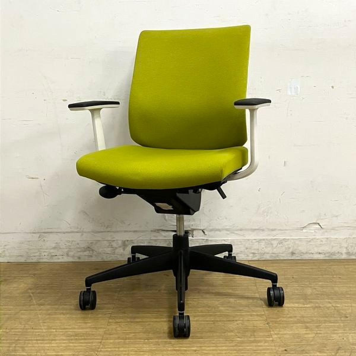 コクヨ　ウィザード2チェア　固定肘付きローバック　ライトオリーブ×ホワイトフレーム　腰の負担を軽減するランバーサポートが標準装備　【愛知・名古屋・豊田・静岡・浜松】
                        ウィザード2
                                    中古
            