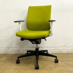 コクヨ　ウィザード2チェア　固定肘付きローバック　ライトオリーブ×ホワイトフレーム　腰の負担を軽減するランバーサポートが標準装備　【愛知・名古屋・豊田・静岡・浜松】