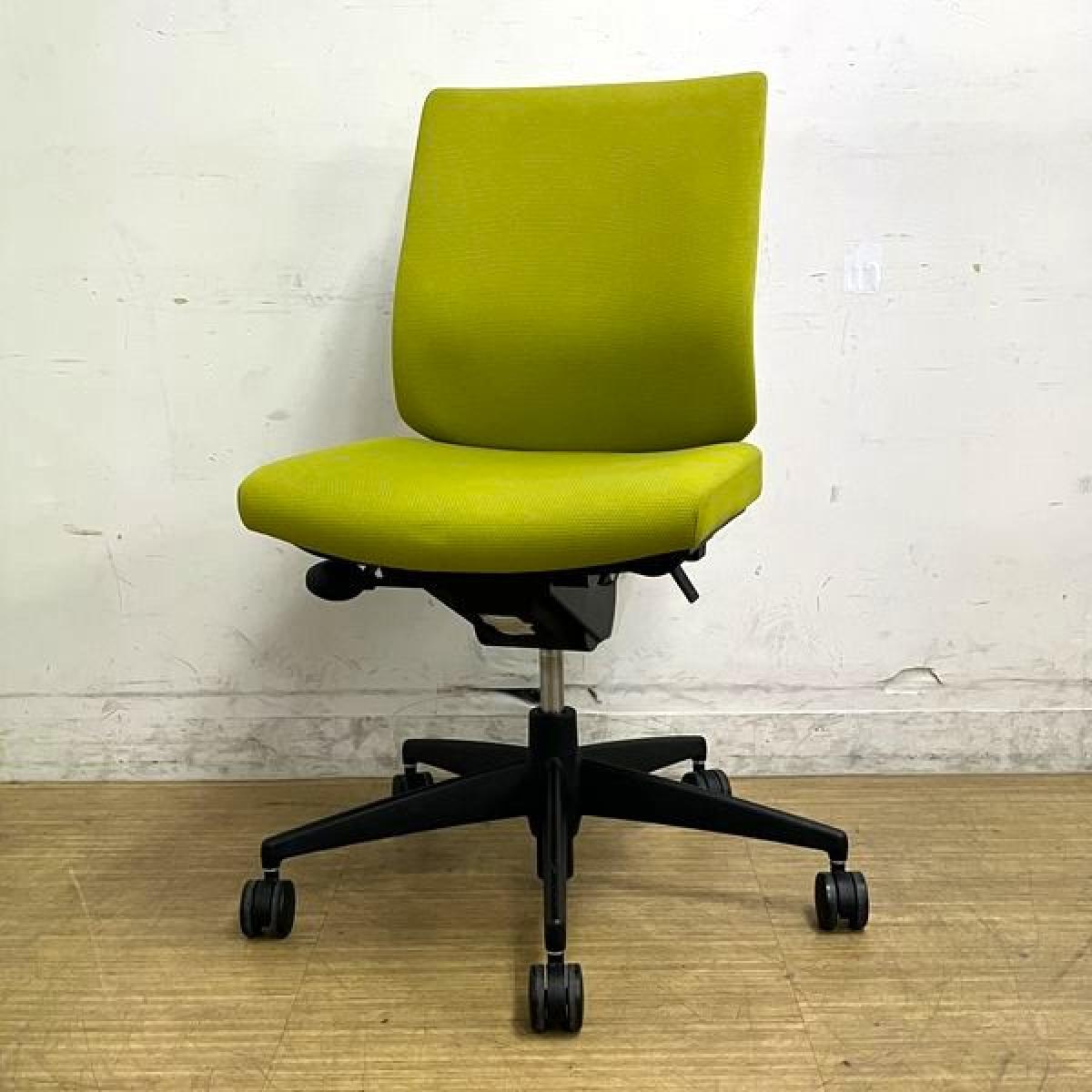 コクヨ　ウィザード2チェア　肘無しローバック　ライトオリーブ×ホワイトフレーム　腰の負担を軽減するランバーサポートが標準装備　【愛知・名古屋・豊田・静岡・浜松】
                        ウィザード2
                                    中古
            