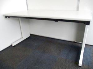 幅1400ｍｍと広々サイズ!!【お色も人気のホワイト色です!!】オフィスバスターズ　水戸サテライト