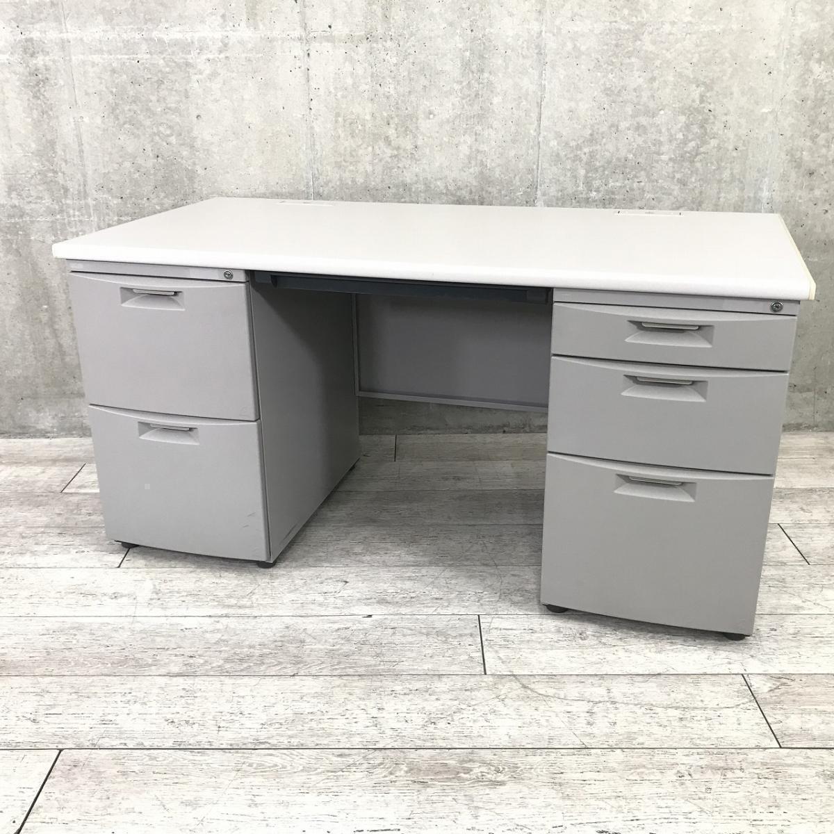 【管理席・上長席の定番！収納量抜群の両側袖付きデスク！変わらず人気のデスクシリーズ！】■イトーキ(ITOKI)製　CZNシリーズ　両袖机　W1400㎜　■右袖3段　左袖2段　■色：ホワイトグレー　■シリンダー錠【弊社使用欄：A01047041】
                        CZN デスク
                                    中古
            