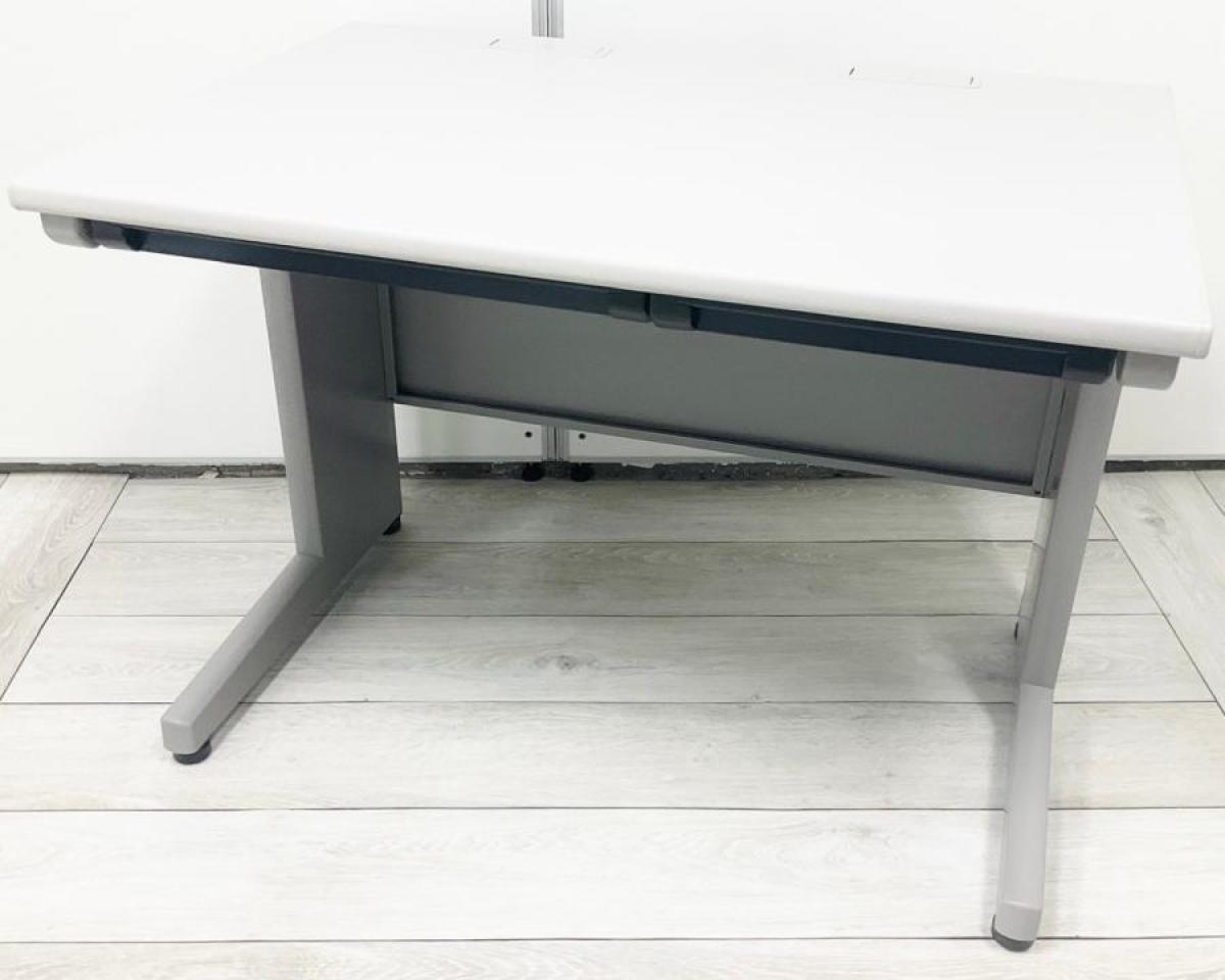 国産大手メーカー、イトーキ製の平机がこの価格！コスパ抜群です！
■イトーキ/CZ/グレー
                        CZデスク
                                    中古
            