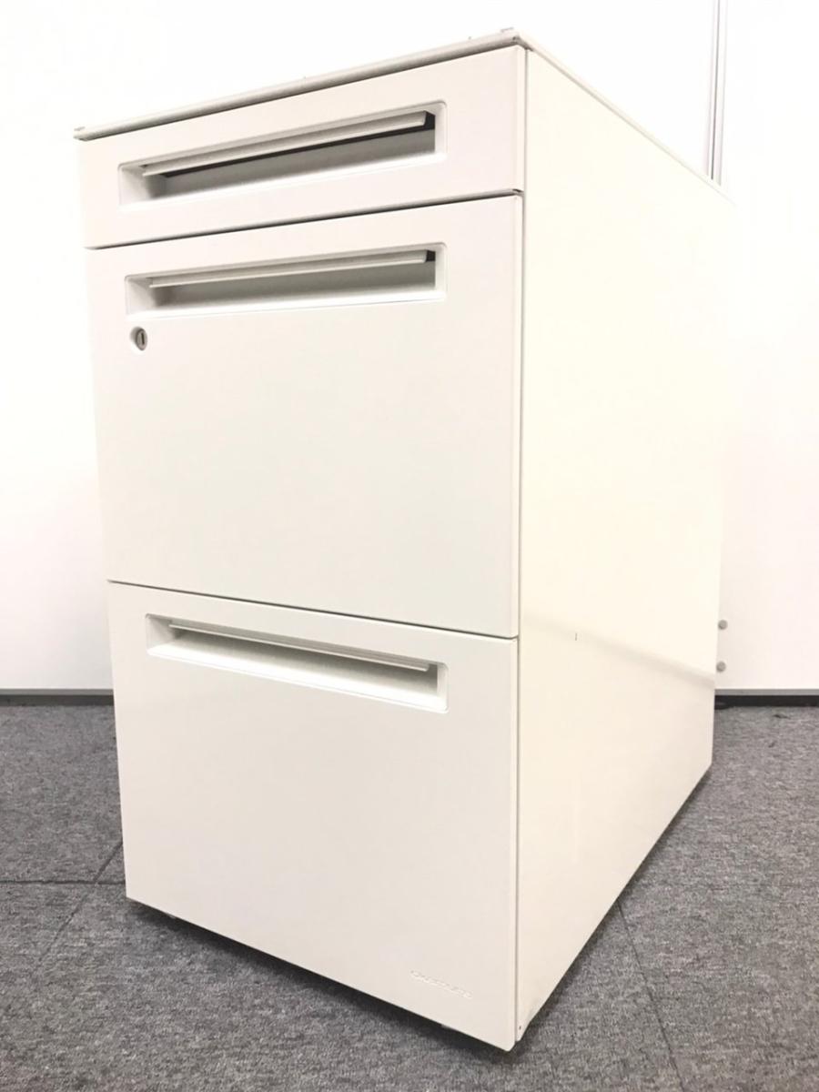 【在庫セール品・2台限定】【T2】■オカムラ製　アドバンスシリーズ　3段ワゴン　フリアドワゴン　H680mm　■シリンダー錠　■ホワイト【A4ファイルが沢山収納可能な3段ワゴン！フリーアドレスに合わせて設置がオススメ！】
                        プロユニット
                                    中古
            