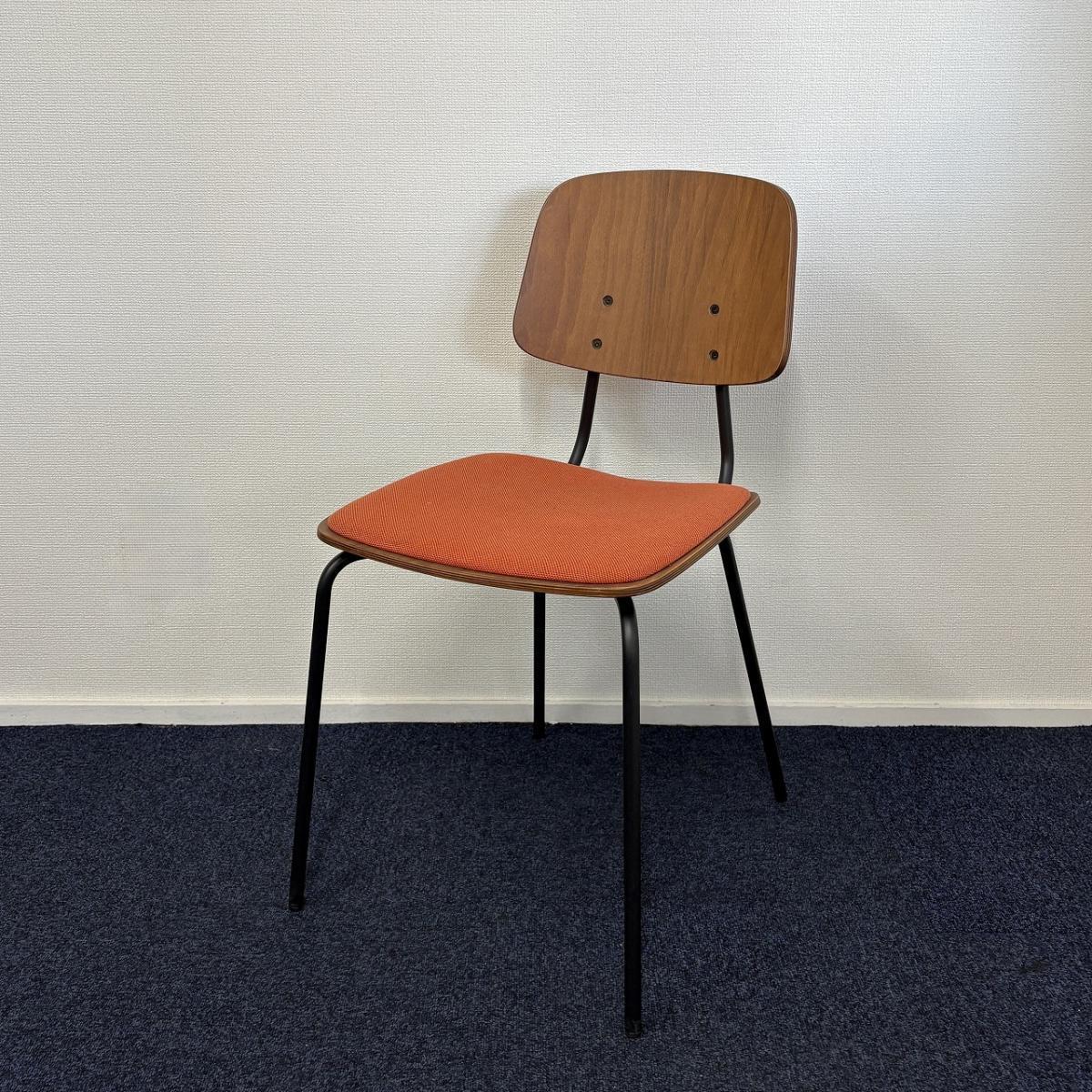 【在庫セール品・4脚限定】【T2】■イトーキ（ITOKI）ノットワーク（knot Work）　ミーティングチェア　■オレンジ　■背座セパレートモデル　座クッション付き　※スタッキング不可【作業にも、リラックスにも！使い勝手の良いクッション付きチェア！】
                        ノットワーク
                                    中古
            